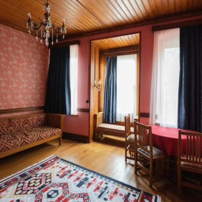 Beyoğlu'nun kalbinde yüksek tavanlı daire